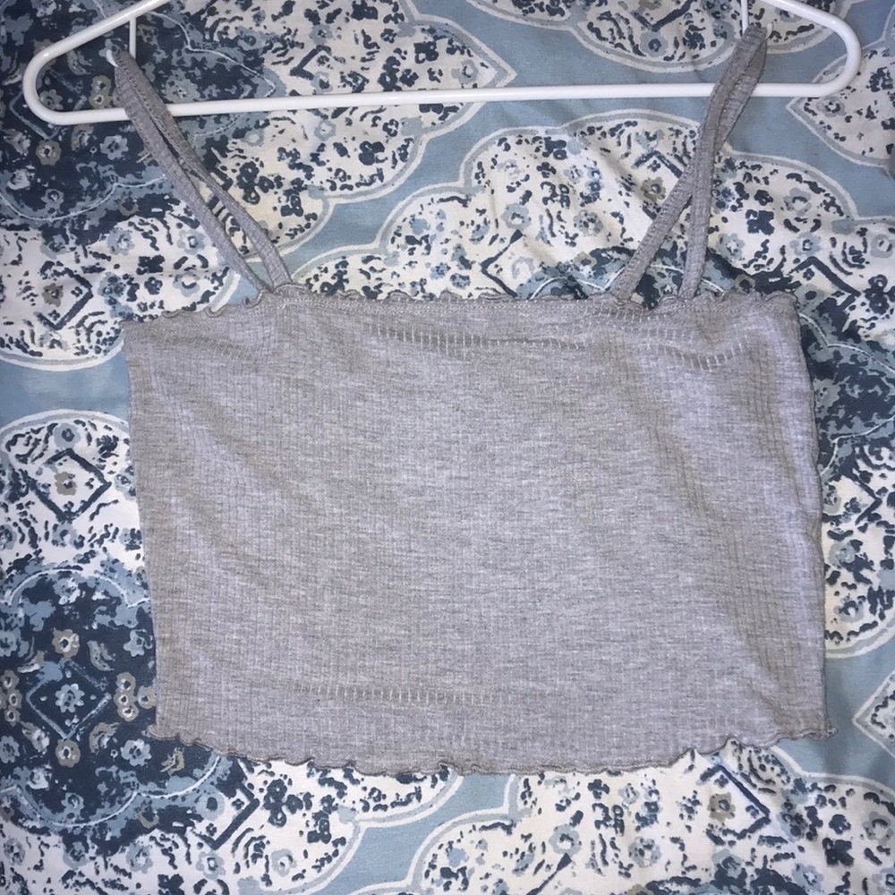 Tilly’s brand crop top